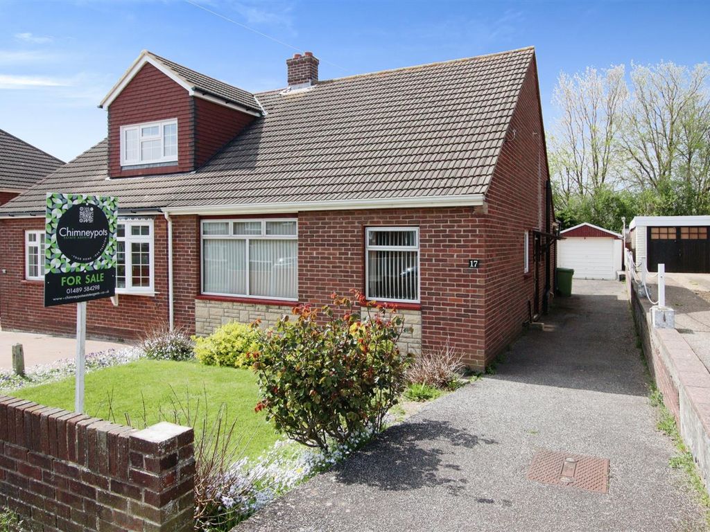 2 bed semidetached bungalow for sale in Richmond Rise, Portchester
