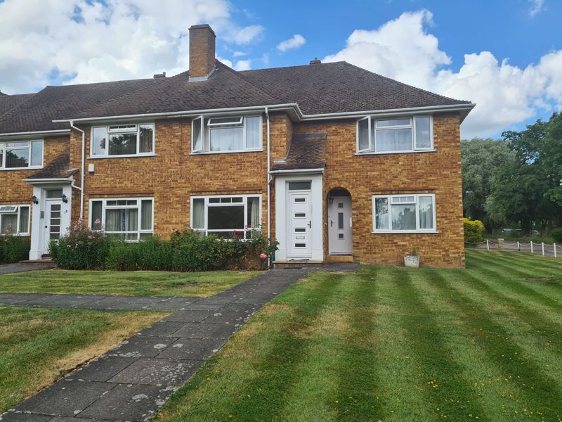 2 bed flat to rent in Kerry Court, Stanmore, Middlesex HA7, £1,798 pcm