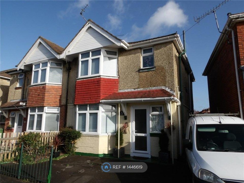 3 bed semidetached house to rent in Warren Avenue, Southampton SO16