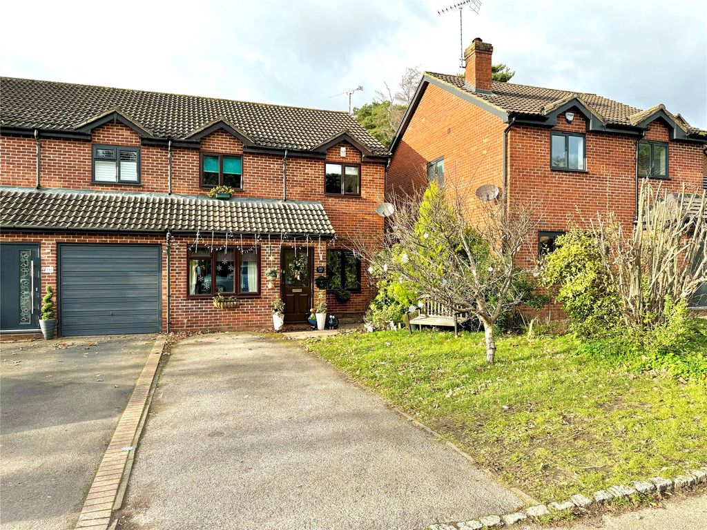 4 bed semidetached house for sale in College Road, College Town