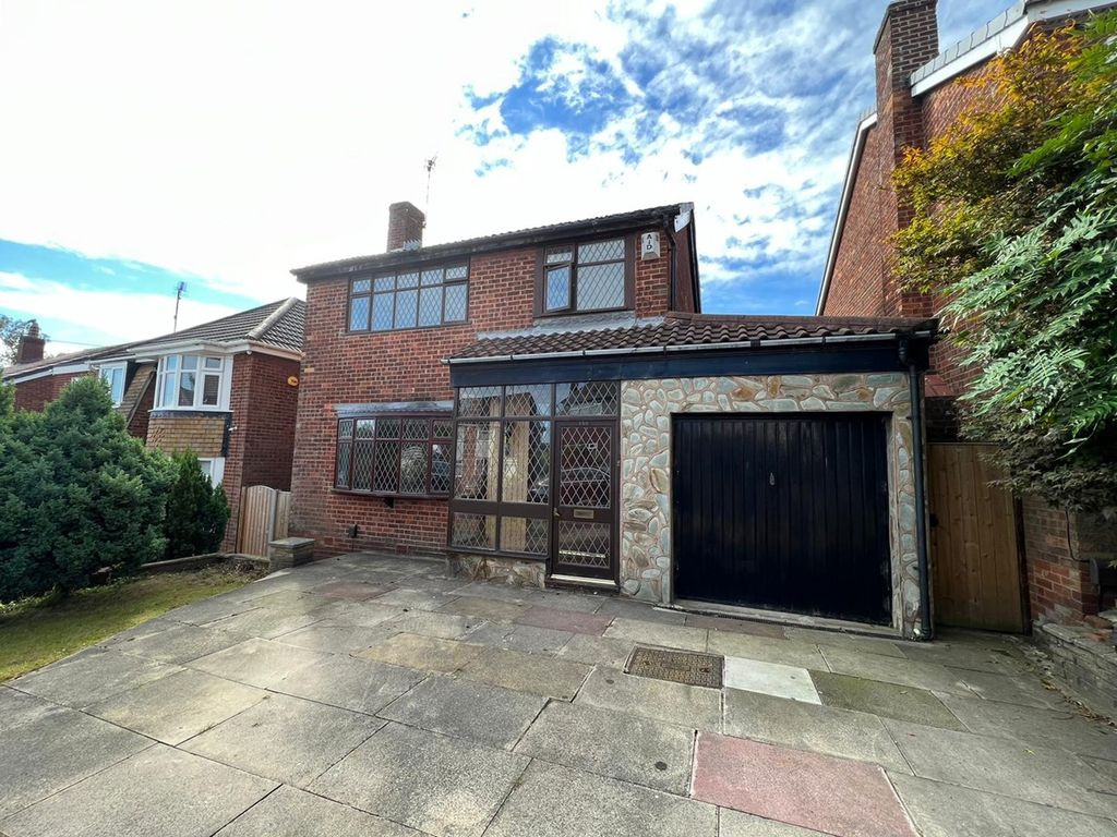 3 bed detached house to rent in Sunny Bank Road, Bury BL9 Zoopla