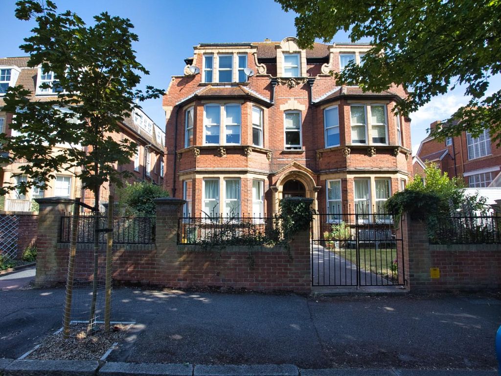 2 bed flat for sale in Grimston Gardens, Folkestone CT20 Zoopla