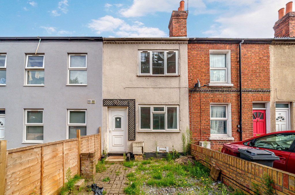 3 bed detached house for sale in Oxford Road, Reading RG30, £180,000