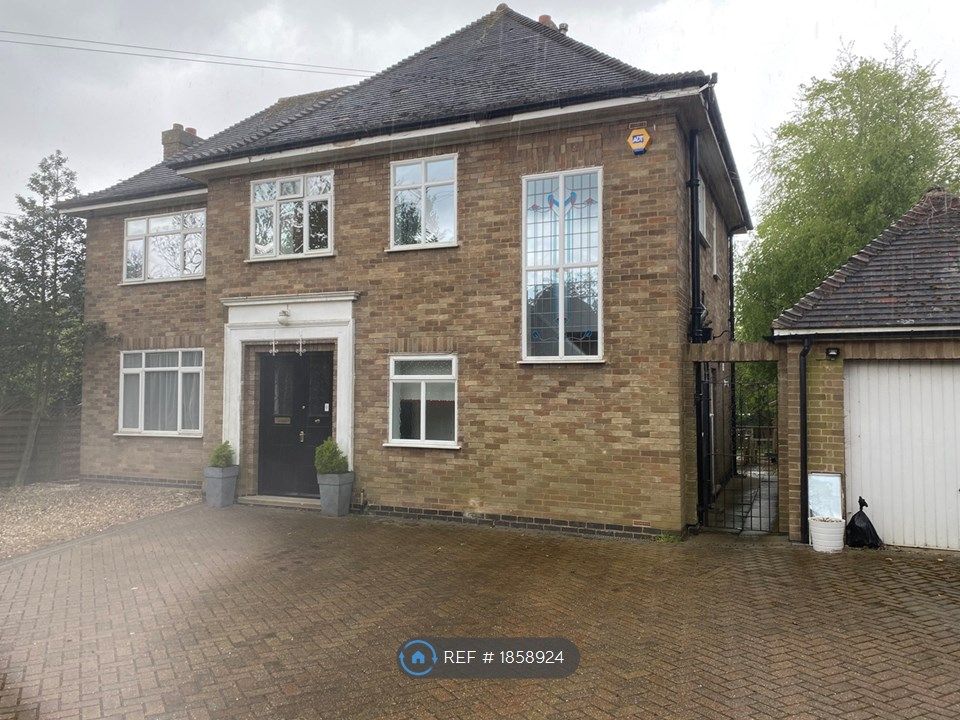 5 bed detached house to rent in Church Green Road, Bletchley, Milton
