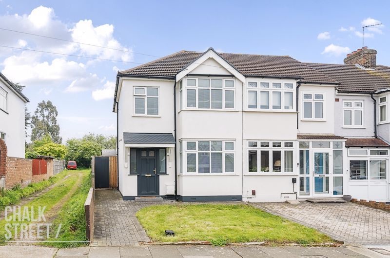 3 bed end terrace house for sale in Felstead Road, Collier Row RM5, £