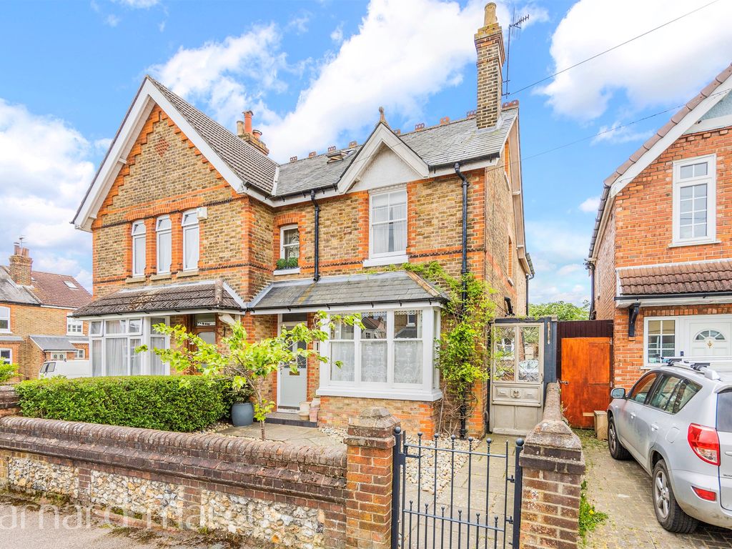 4 bed semidetached house for sale in Deans Road, Merstham, Redhill RH1