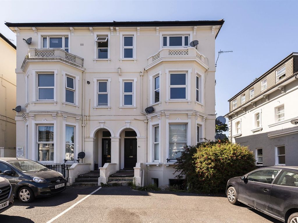 2 bed flat to rent in Upper Grosvenor Road, Tunbridge Wells TN1, £1,275