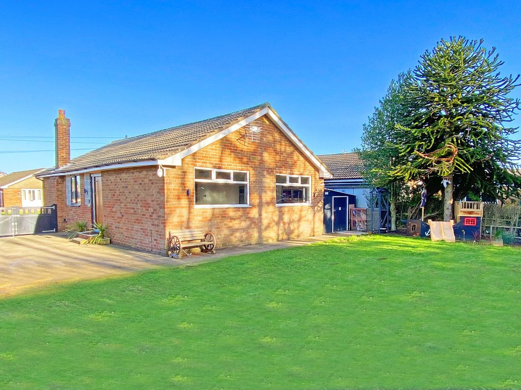 3 bed detached bungalow for sale in Larkfield Road, Harrogate HG2 Zoopla