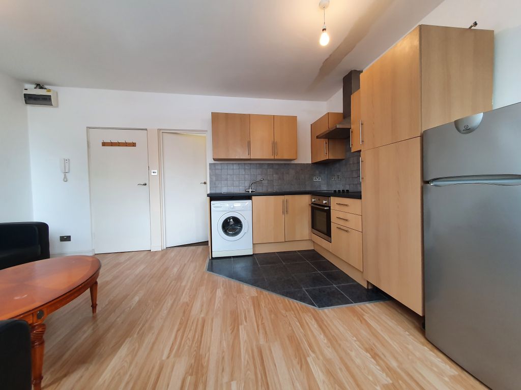 3 bed flat to rent in Llandaff Road, Cardiff CF11, £1,175 pcm Zoopla