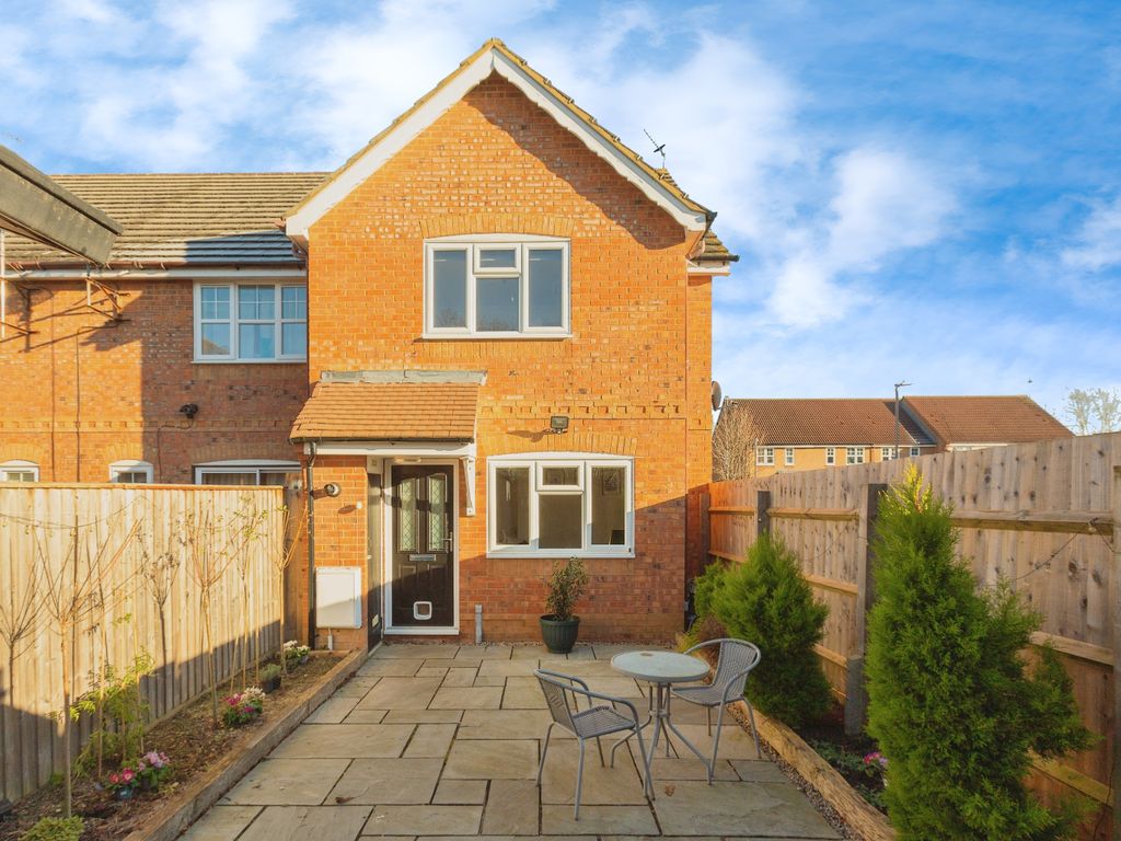 1 bed detached house for sale in Holly Drive, Aylesbury HP21, £230,000