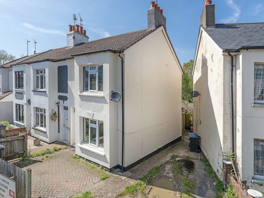 2 bed end terrace house for sale in Leylands Road, Burgess Hill, West