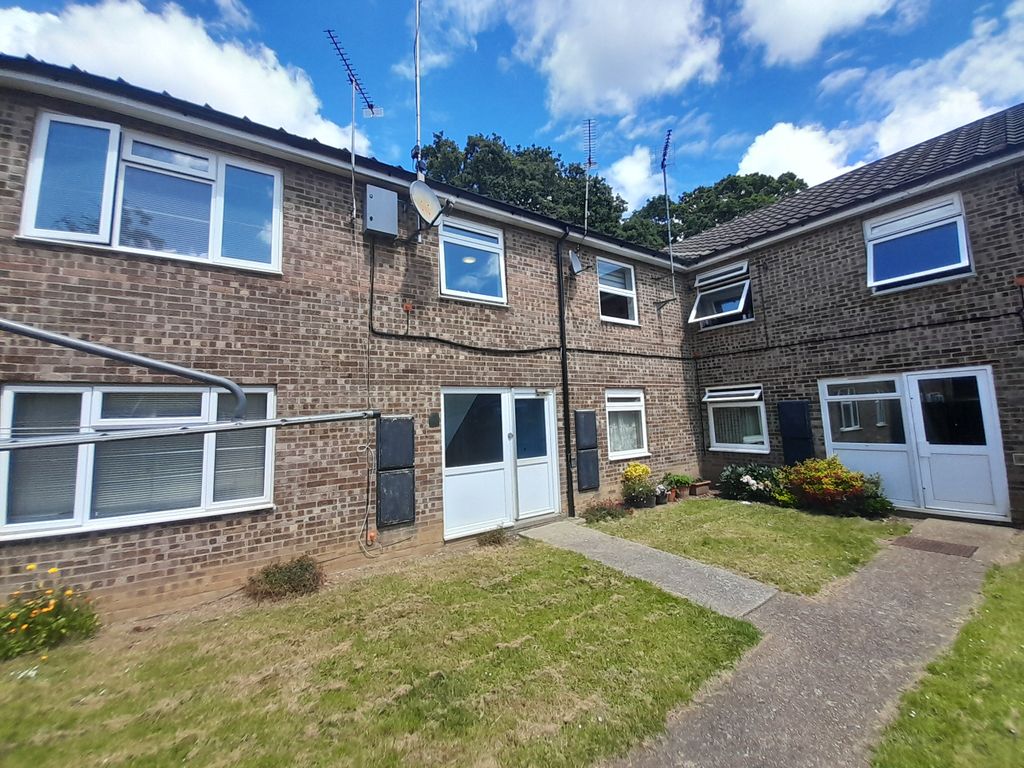 1 bed flat to rent in St Nazaire Road, Chelmsford CM1, £895 pcm Zoopla