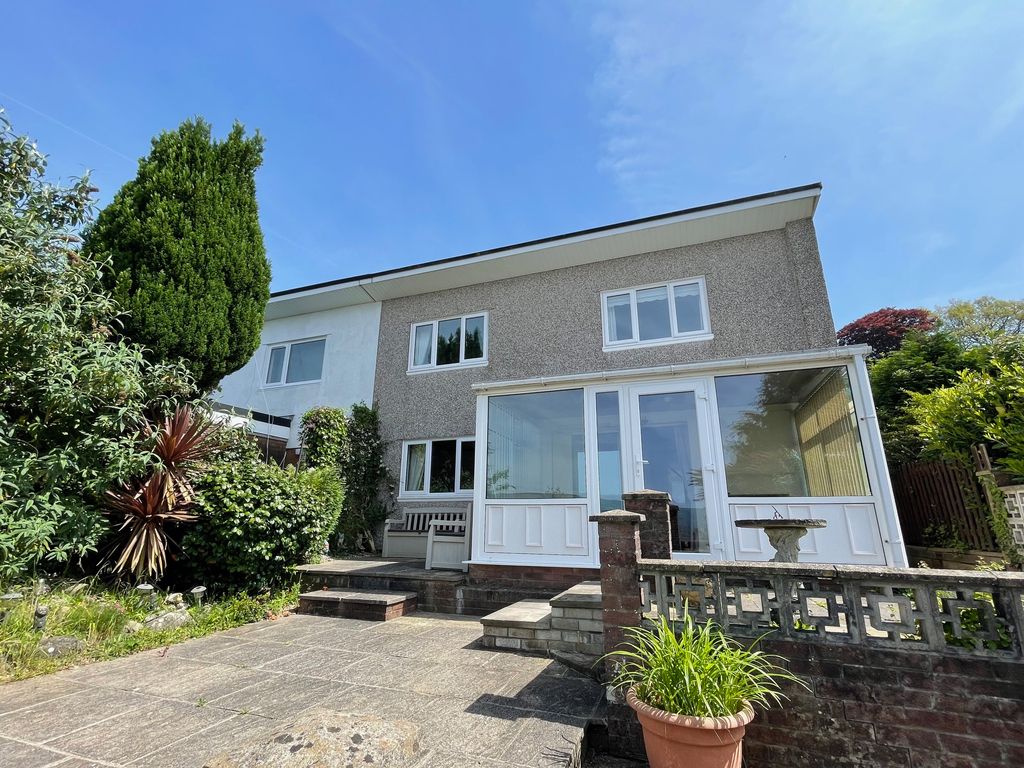 3 bed end terrace house for sale in Whitehall Lane, Llanfrechfa