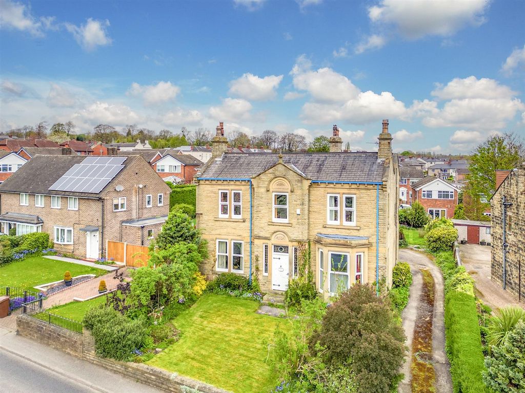 5 bed detached house for sale in Daw Lane, Horbury, Wakefield WF4, £