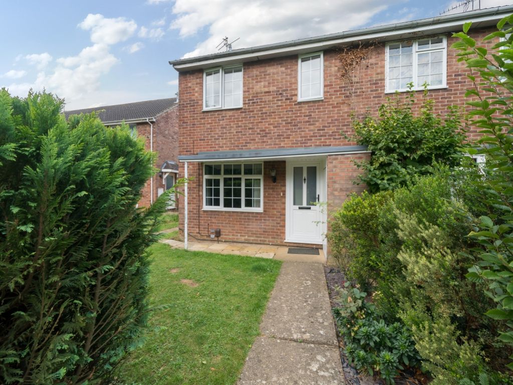 3 bed terraced house for sale in Third Avenue, Grantham, Lincolnshire