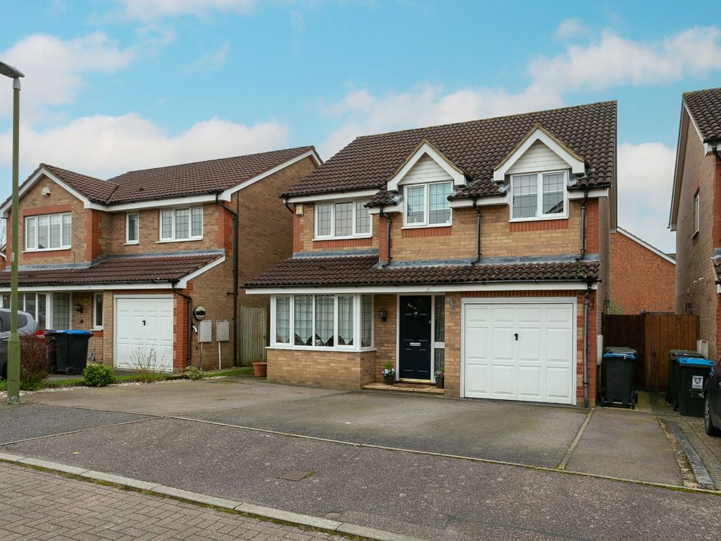 4 bed detached house for sale in Halsey Drive, Hemel Hempstead