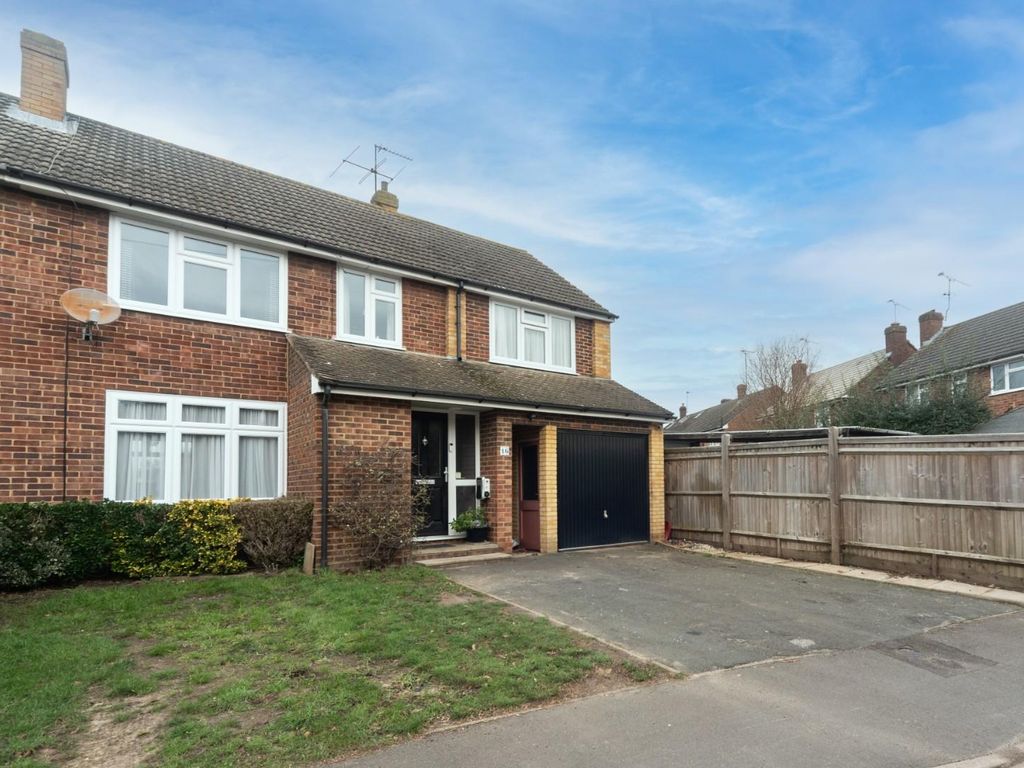 4 bed semidetached house for sale in Gaveston Close, Byfleet, West