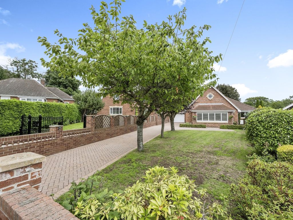 4 bed detached house for sale in Sycamore Crescent, Bawtry, Doncaster