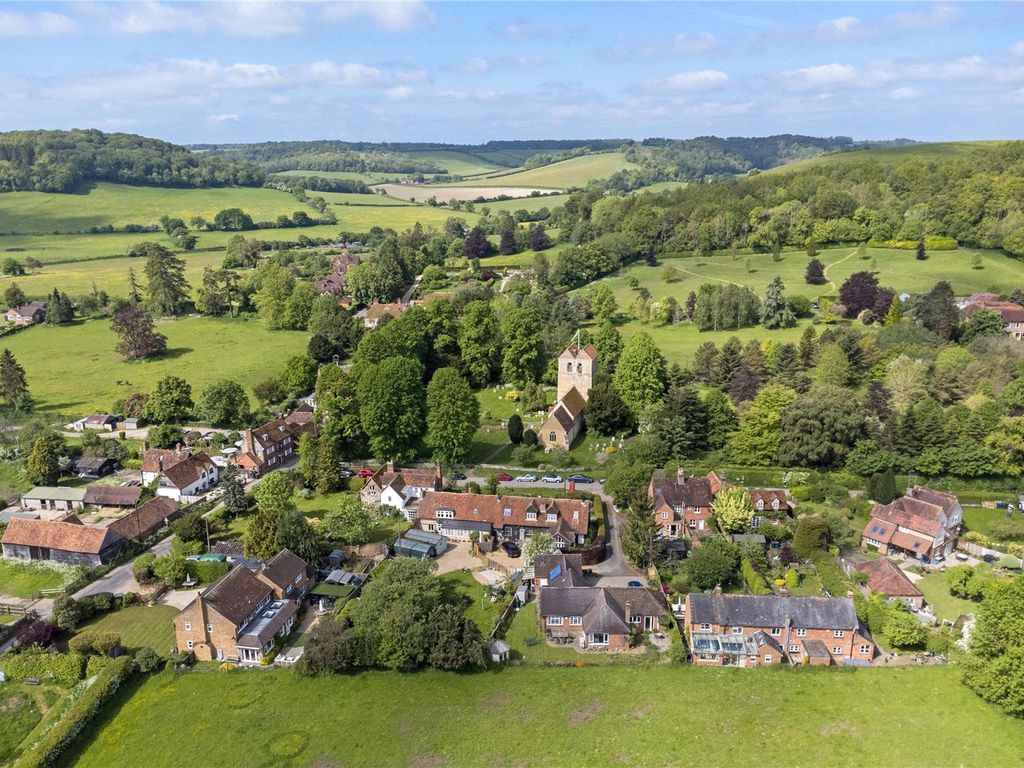 3 bed barn conversion for sale in Fingest, HenleyOnThames RG9, £