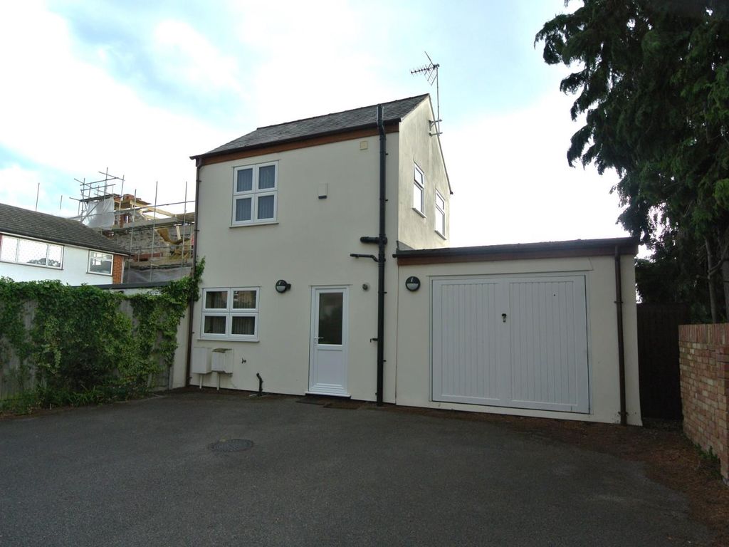 1 bed detached house to rent in Chesterfield Road, Ashford TW15 Zoopla
