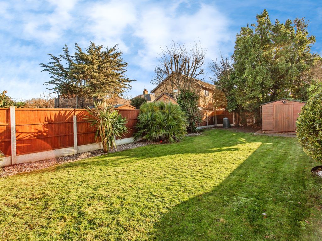 4 bed bungalow for sale in Stuart Road, SouthendOnSea, Essex SS2, £