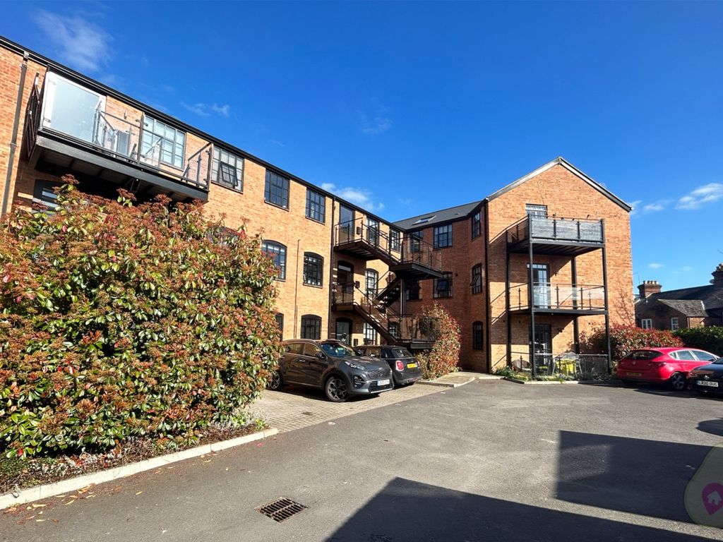 2 bed flat for sale in River Court, High Buckinghamshire HP11 Zoopla