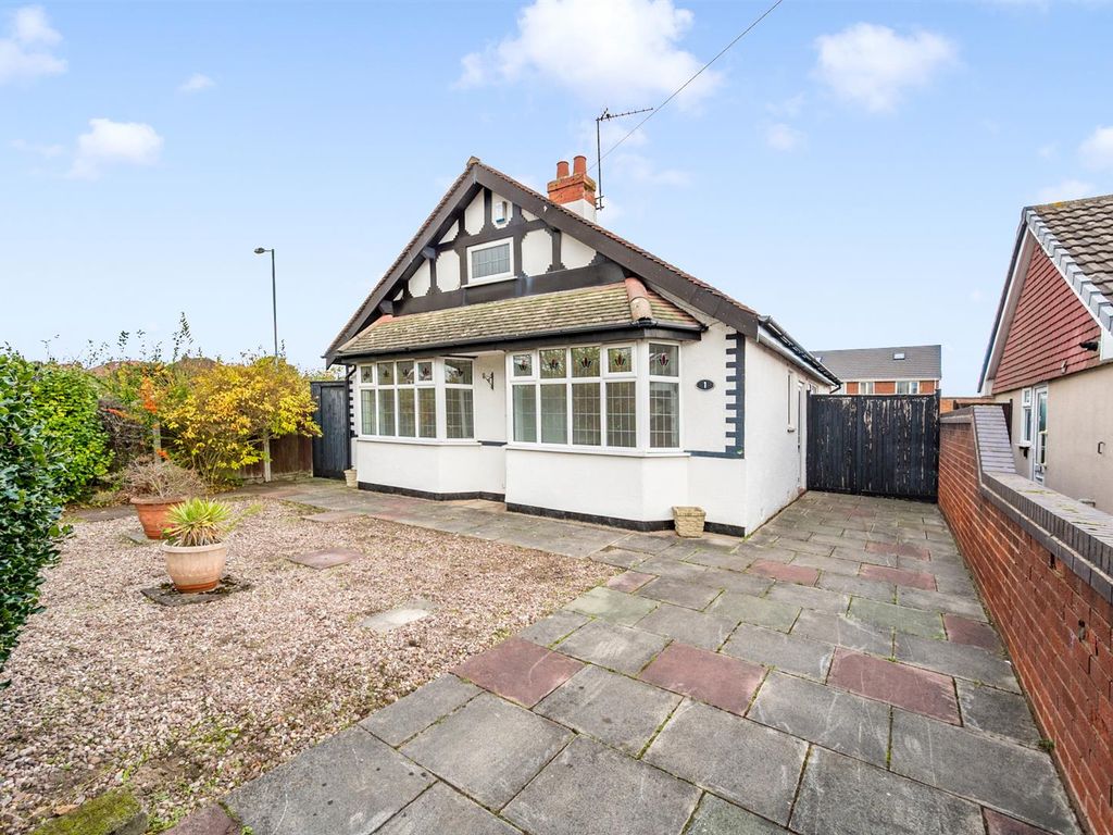 2 bed detached bungalow for sale in Kenyons Lane, Formby, Merseyside