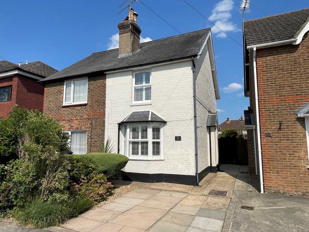 2 bed semidetached house for sale in Littlehaven Lane, Horsham RH12