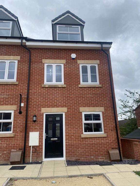 3 bed semidetached house to rent in Harper Rise, Denaby Main