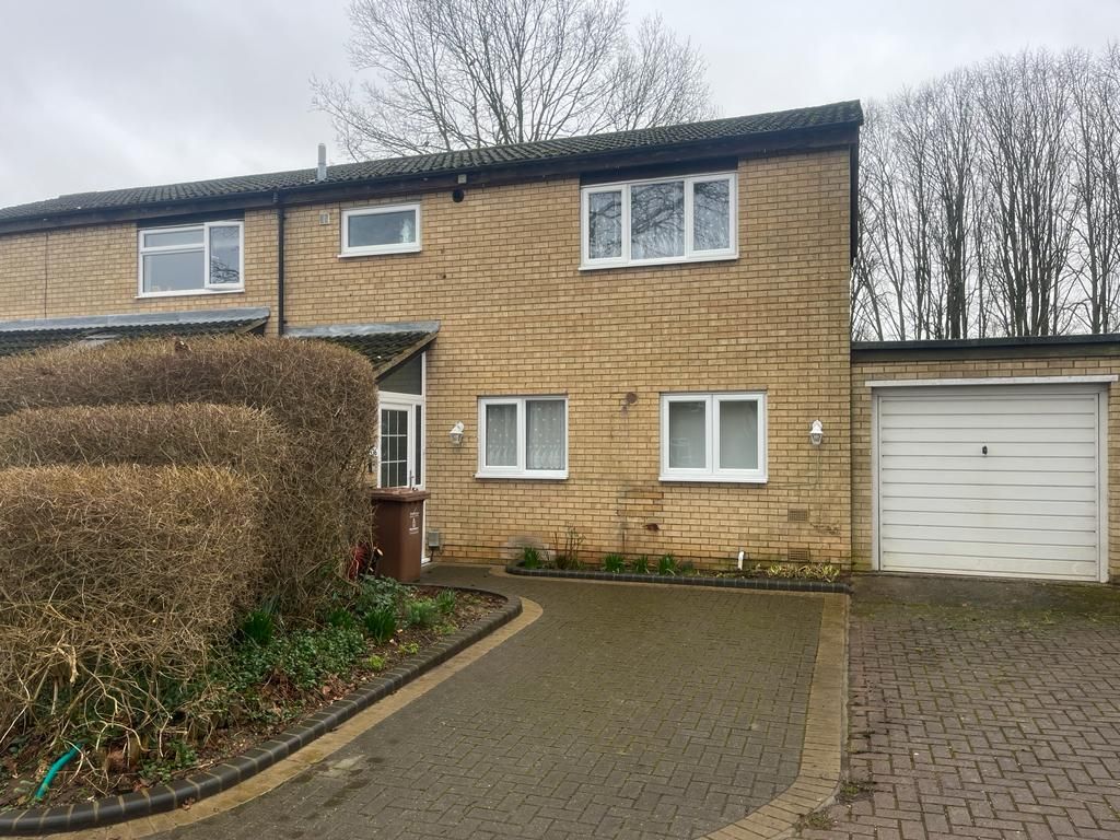 3 bed end terrace house to rent in Blenheim Way, Stevenage