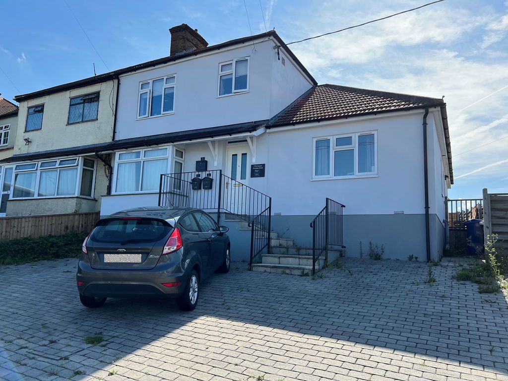 2 bed flat for sale in St James Avenue East, StanfordLeHope SS17, £