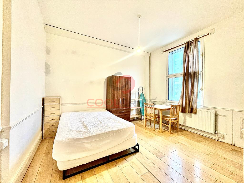 Studio to rent in Holloway Road, London N7, £1,300 pcm Zoopla
