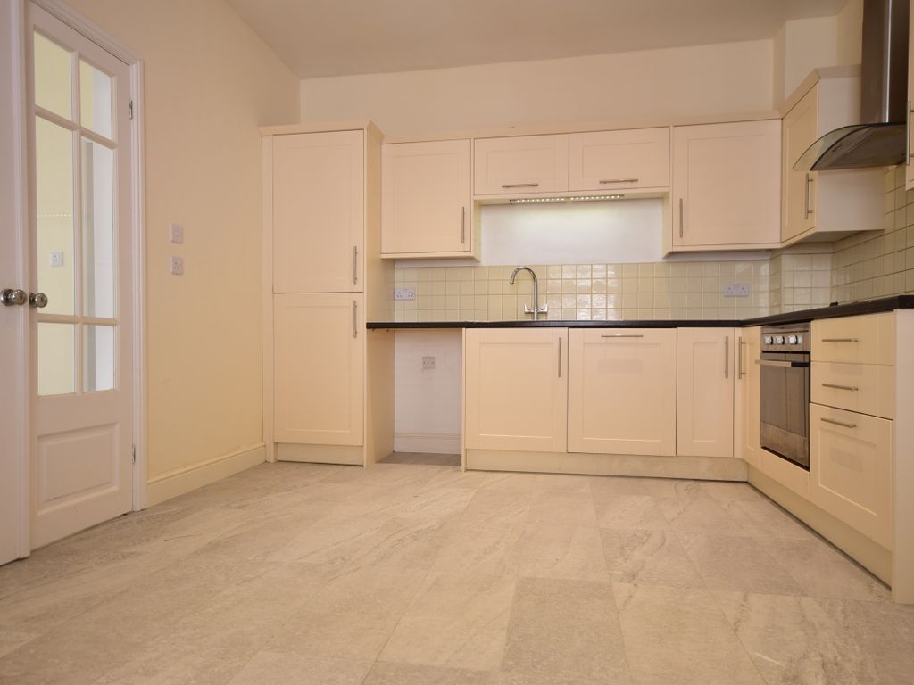 3 bed end terrace house to rent in Francis Avenue, Southsea PO4, £1,400