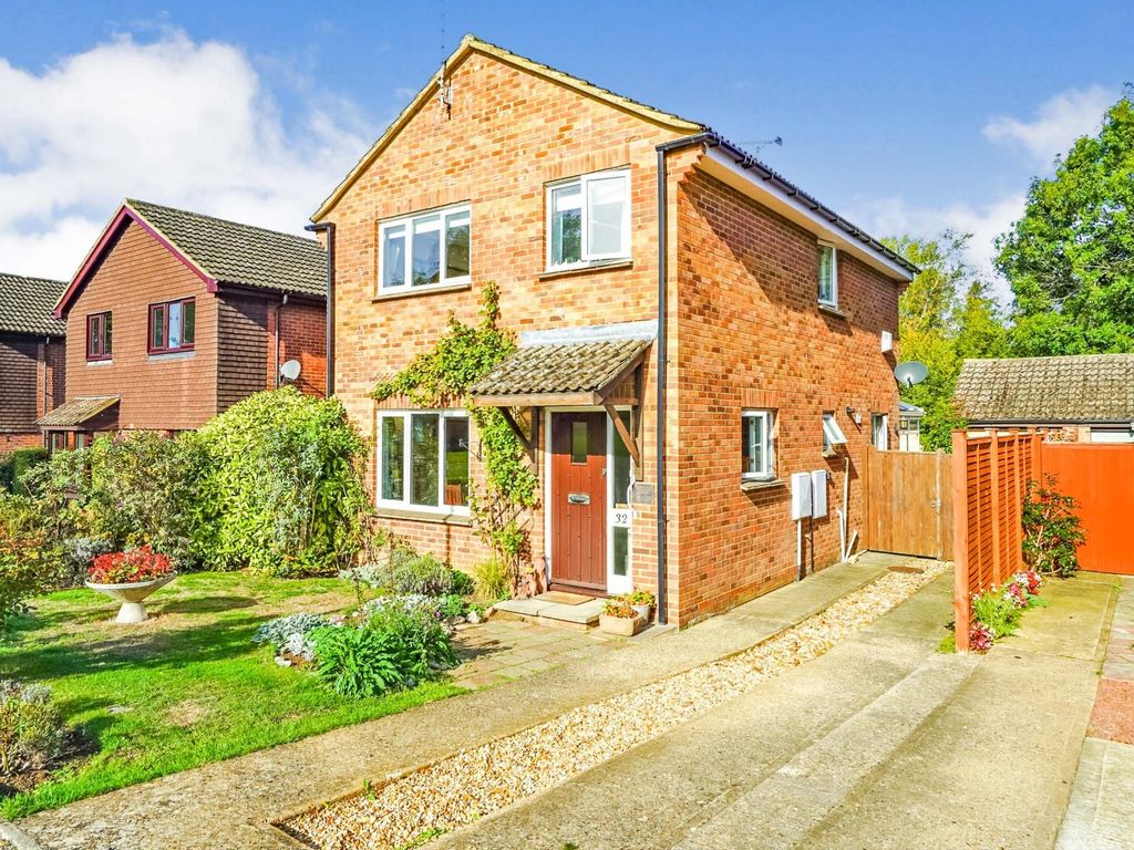 3 bed detached house for sale in Chesterfield Crescent, Wing, Leighton