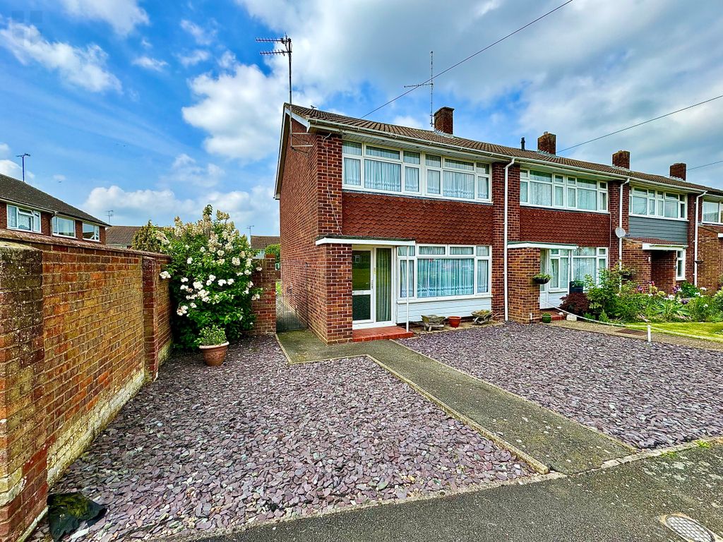 3 bed end terrace house for sale in Hulbert End, Aylesbury HP21, £