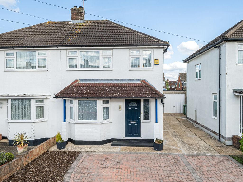 3 bed semidetached house for sale in Staines, Surrey TW18, £500,000