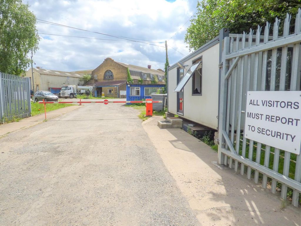 Warehouse to let in Canal Road, Higham, Kent ME3 Zoopla