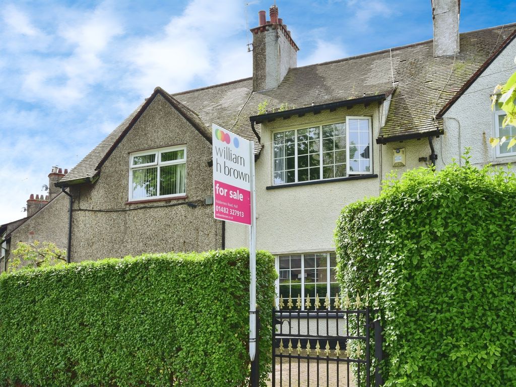 2 bed terraced house for sale in James Reckitt Avenue, Hull HU8, £