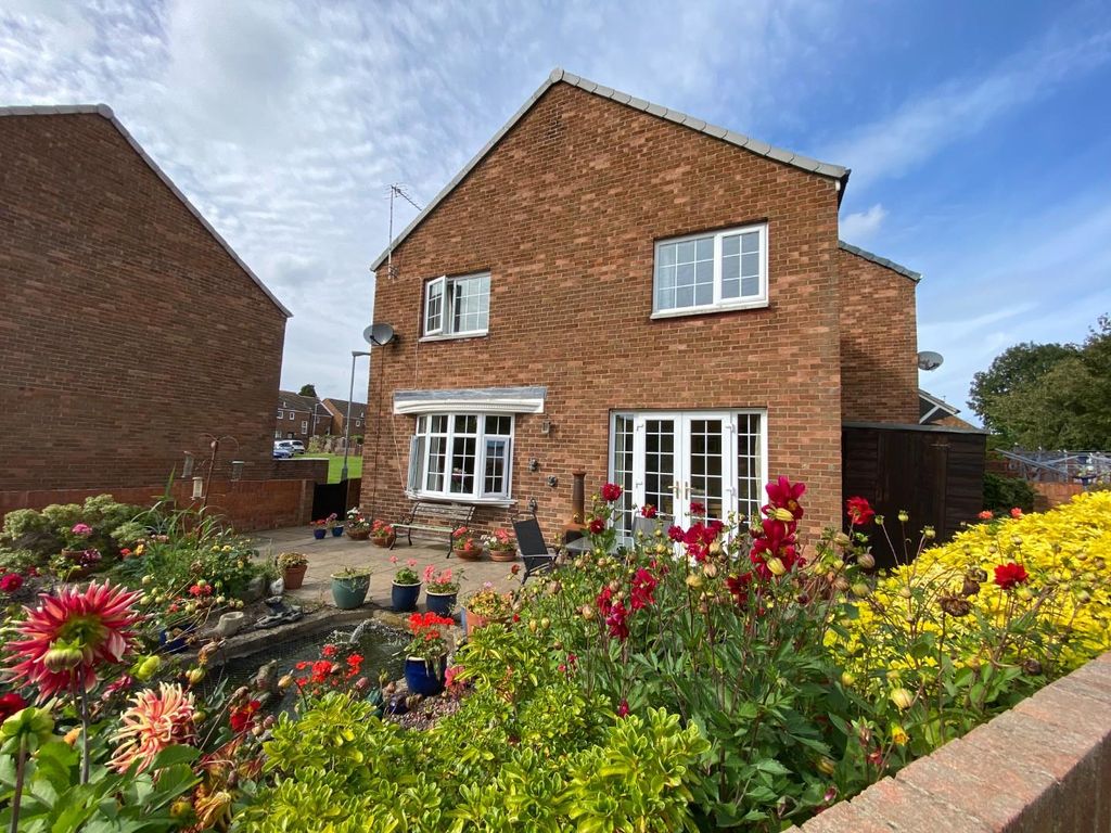 3 bed end terrace house for sale in Cornhill Estate, Alnwick NE66, £