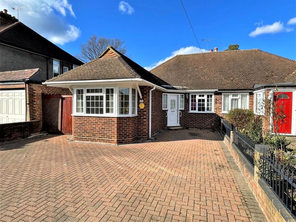 3 bed bungalow for sale in Liberty Lane, Addlestone KT15 Zoopla