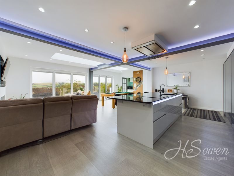 5 bed detached house for sale in Nut Bush Lane, Torquay TQ2, £600,000