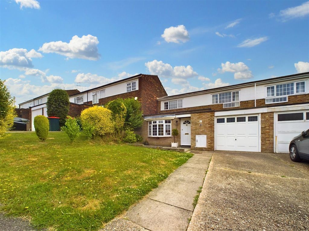 3 bed terraced house for sale in Swaledale Close, Crawley RH11 Zoopla