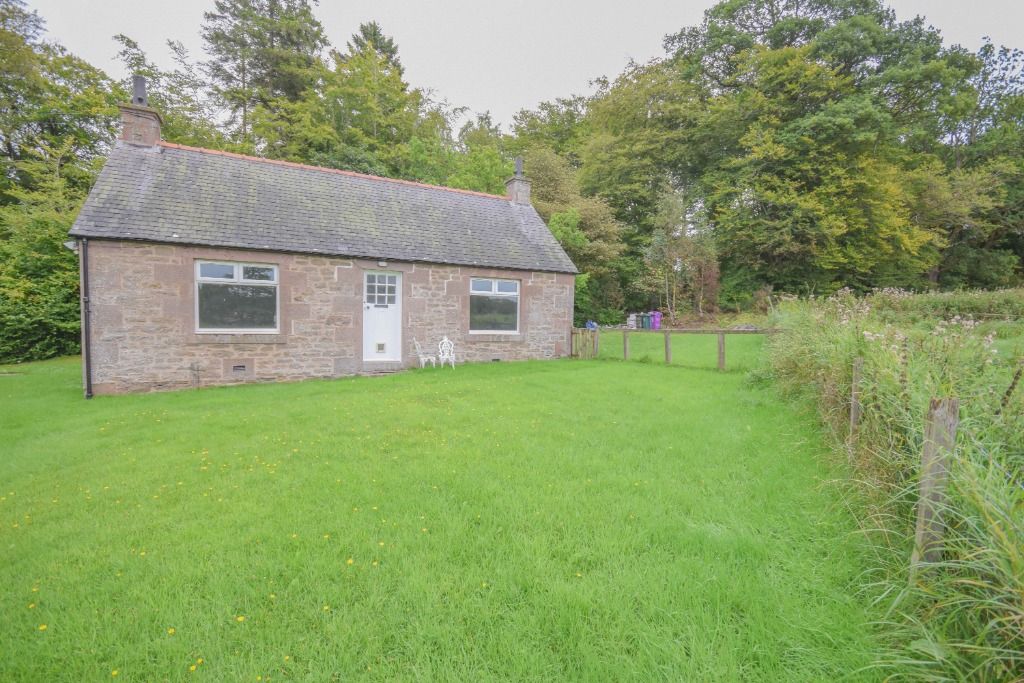 2 bed bungalow to rent in Burnside, Forfar, Angus DD8, £700 pcm Zoopla