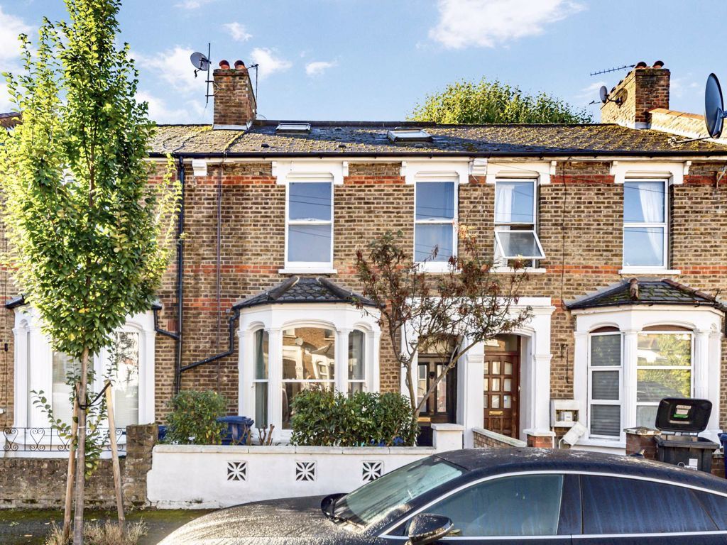 4 bed property for sale in Gloucester Road, London W3 Zoopla