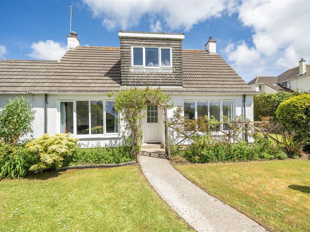 4 bed detached bungalow for sale in Osborne Parc, Helston TR13, £