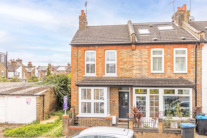 2 bed end terrace house for sale in Waddington Close, Burleigh Road