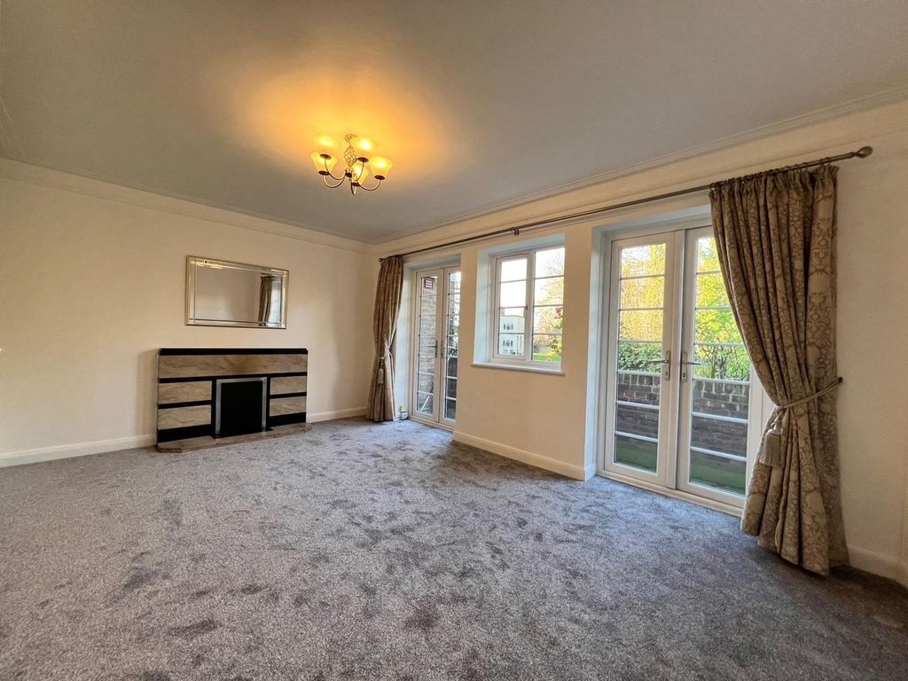 2 bed flat to rent in Montpelier Road, Ealing W5, £2,400 pcm Zoopla