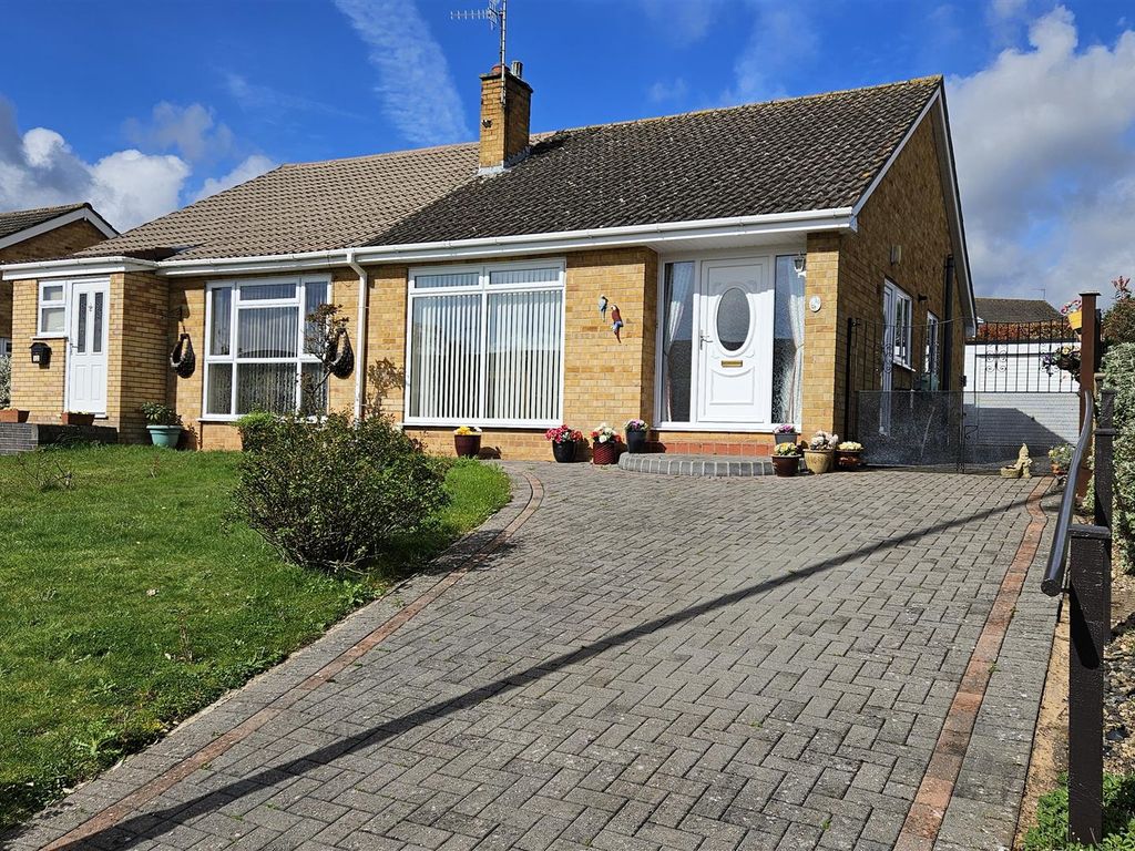 2 bed semidetached bungalow for sale in Monarch Drive, Worcester WR2