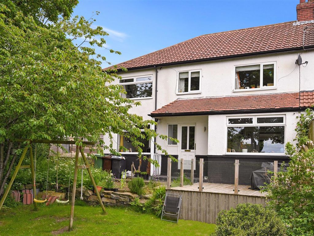 4 bed semidetached house to rent in Carr Lane, Rawdon, Leeds LS19, £