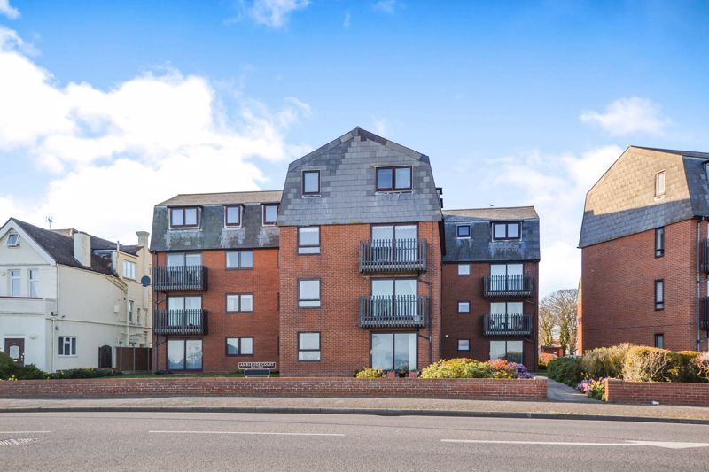 2 bed flat for sale in Marine Parade East, ClactonOnSea CO15 Zoopla